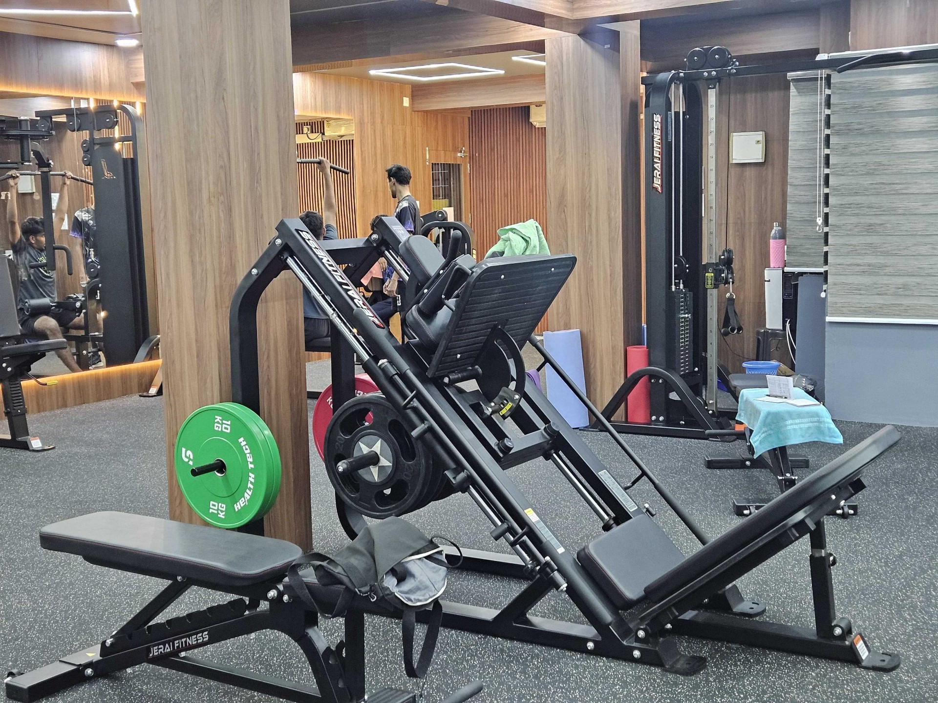 Leg press machine